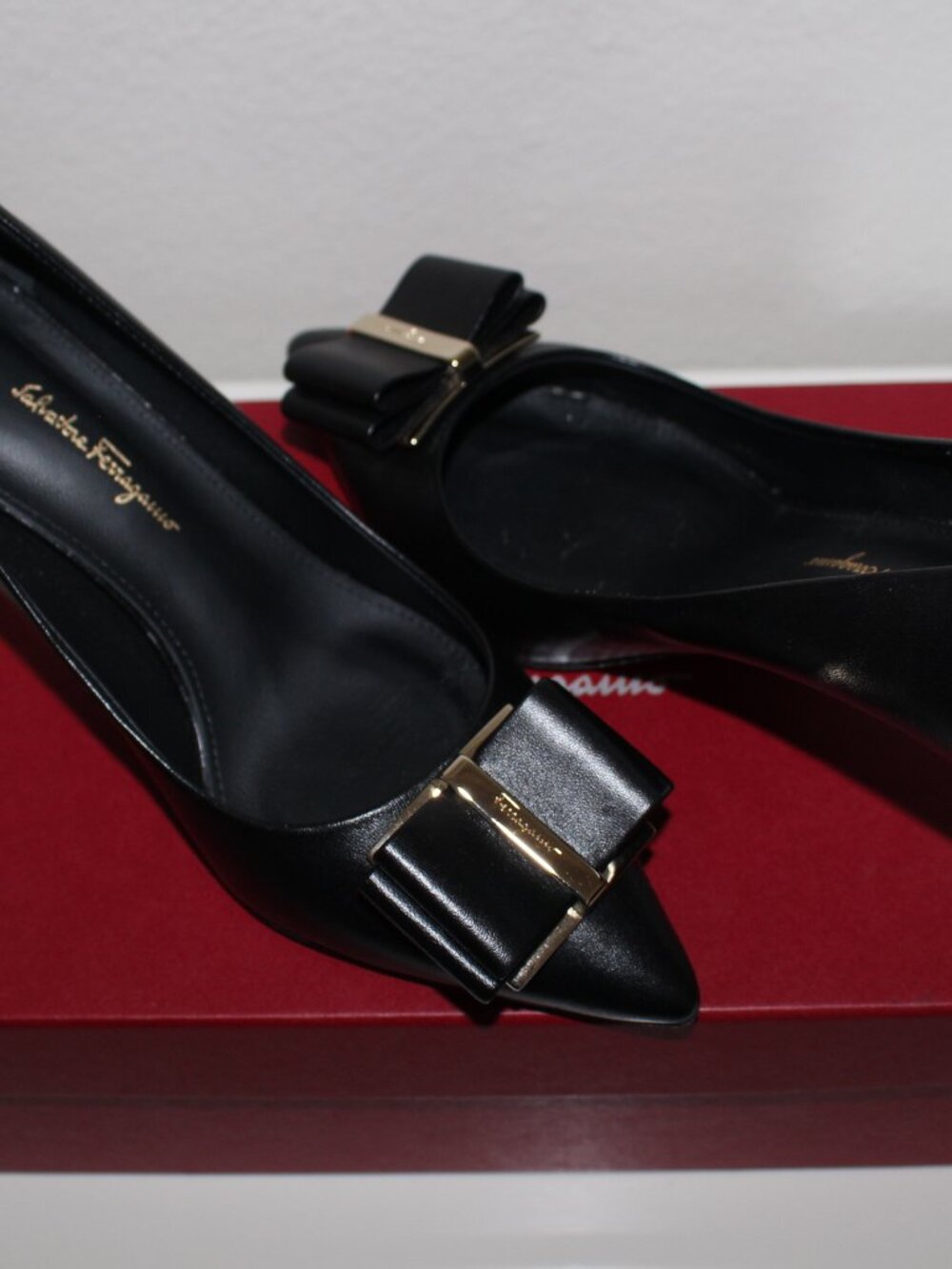 Salvatore Ferragamo  85mm Vara Bow pumps - Picture 11 of 16